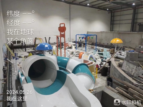 Aktueller Firmenfall über Dubai Indoor Water Park im Bau
