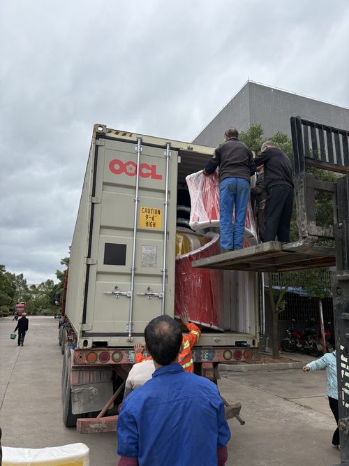 Aktueller Firmenfall über Die Wasserrutsche ist versandfertig.