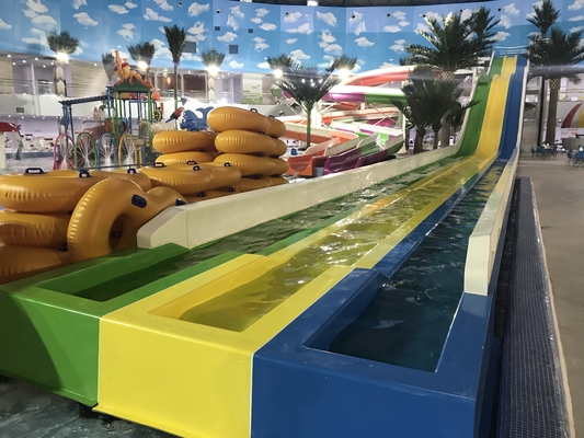 Individuelles Projekt für den Wasserrutschenpark in Astana