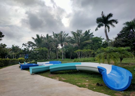 Mehrspurige kundenspezifische Spiralwasserrutsche für Wasserparks - SGS-geprüfter Hersteller