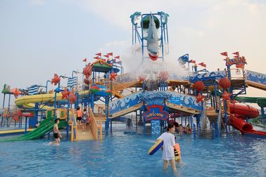 Sich hin- und herbewegender Wasser-Aqua-Spielplatz-Wasser-Haus-großes Thema-Hotel-Wasser-Park im Freien