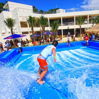 Neuheit Flowrider-Wasser-Fahrt, zwei Surfer surfen das Skateboard für Wasser-Park/besonders angefertigt