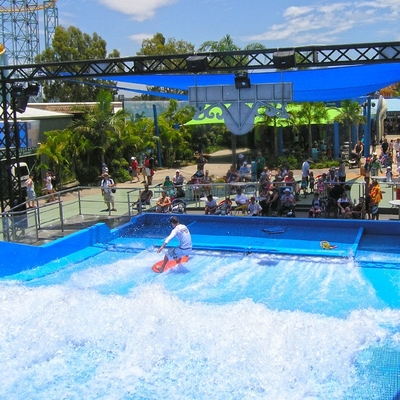 Surfende Flowrider-Wasser-Fahrt, extreme Sport-Spaß-Fahrt für Wasser-Anziehungskräfte