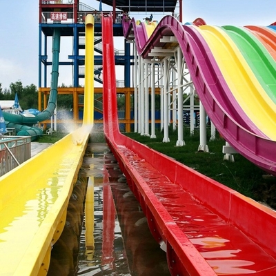 Freizeitpark-Fiberglas-Wasserrutsche, kundenspezifisches Plastikfloß des gebundenen Wassers schieben für Wasser-Park