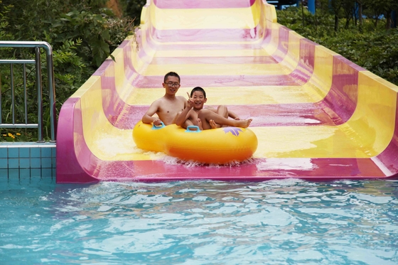 Riesige Wasser-Park-Ausrüstung, die Swwiming-Pool-Fiberglas-Wasserrutsche für Erwachsene im themenorientierten Wasser-Park aufregt