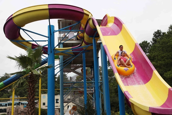Kundengebundene Wasser-Park-Ausrüstung, die Swwiming-Pool-Fiberglas Waterslides für Erwachsene aufregt