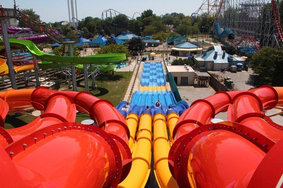 Der attraktive Schmetterling, der Fiberglas-Wasserrutsche läuft, galvanisierte Kohlenstoffstahl-Rahmen für Aqua-Park