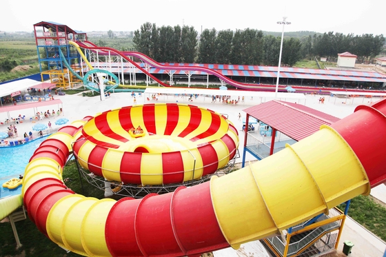 Freizeitpark-Ausrüstungs-Raum-Schüssel-Wasserrutsche-Abendessen-Krater Van für 2 Personen