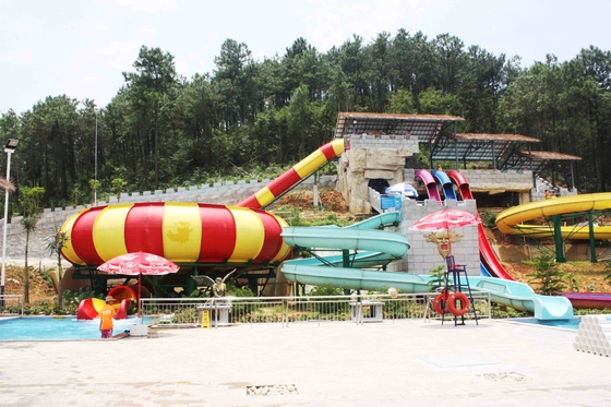 Freizeitpark-Ausrüstungs-Raum-Schüssel-Wasserrutsche-Abendessen-Krater Van für 2 Personen