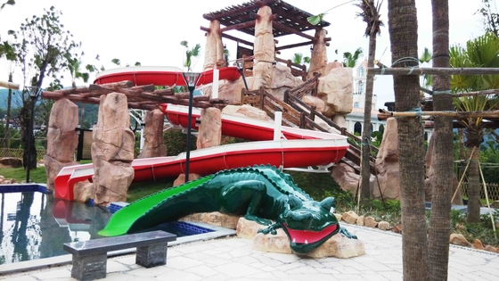 Kundengebundene Farbspiralen-Fiberglas-Wasserrutsche galvanisierten Kohlenstoffstahl-Rahmen