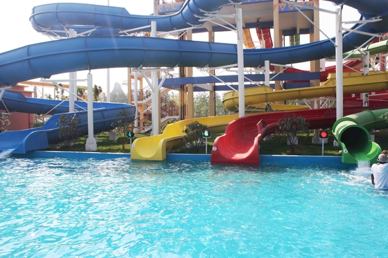 Lustiges FPR-Wasserrutsche-Spiel-Doppeltes offen und nahe Dias des kalten Wassers für Wasser-Park