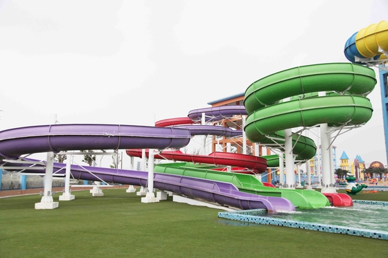 Aqua-Park-Dia, Höhe der Familien-Spiel-Innenfiberglas-Wasserrutsche-6m für kundengebundenen Wasser-Park