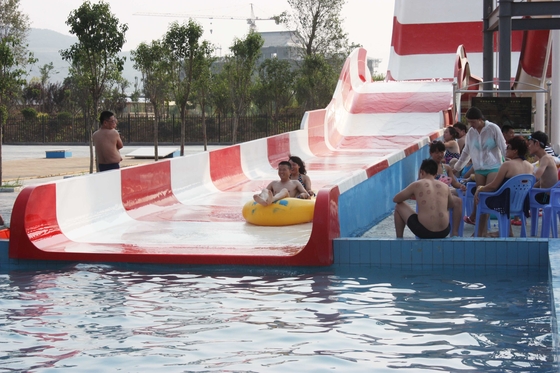 Kundenspezifische Fiberglas-Wasserrutsche mit galvanisiertem Kohlenstoffstahl