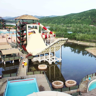 Riesige Aqua-Park-Ausrüstungs-Fiberglas-Schwingen-Wasserrutsche für doppelten wechselwirkenden Wasserspaß
