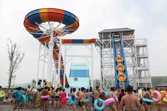 Riesige Aqua-Park-Ausrüstung, die Swwiming-Pool Waterslides für Wasser-Park aufregt