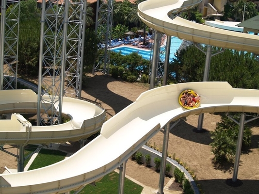 Bunte Aqua-Park-Ausrüstung, kundenspezifischer FPR-Wasser-Park-große Wasserrutsche
