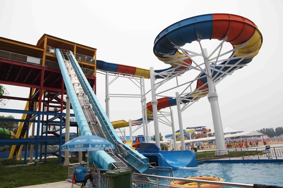 Wasserspielplatzgeräte, große Wasserrutsche-Kapazität für Familien-Spaß im Großen Wasser-Park