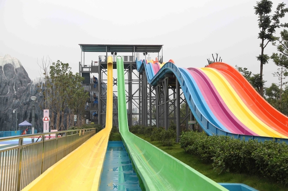 Allgemeine Wasser-Park-kundenspezifische Regenbogen-Wasserrutsche-erwachsene Plastikhochgeschwindigkeitswasserrutsche