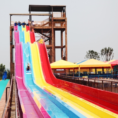 Multi Wasserrutsche-Vergnügungspark-große Fiberglas-Wasserrutsche des Weg-Regenbogen-FRP kundenspezifische