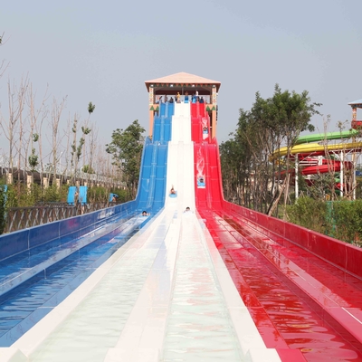 Edelstahl-Fiberglas-Wasserrutsche mit Regenbogen-Farbe für Kinder/Erwachsene im Wasser parken