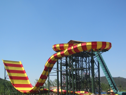 Aufregende riesige Aqua-Park-Ausrüstungs-Fiberglas Boomerange-Wasserrutsche für Kinder