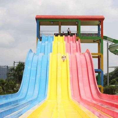 Multi Wasserrutsche-Vergnügungspark-große Wasserrutsche des Weg-Regenbogen-FRP kundenspezifische