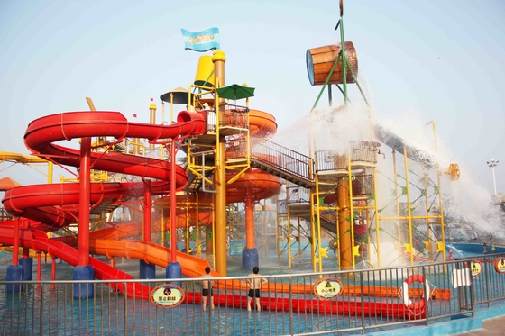 Aufregender Familienwasserpark im giantic Waterhouse mit unterschiedlichem Art Waterslide