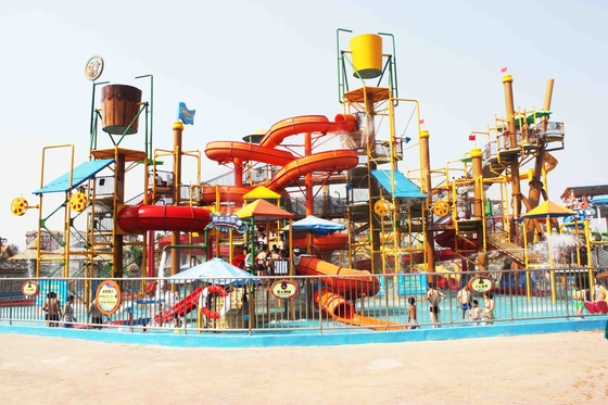 Aufregender Familienwasserpark im giantic Waterhouse mit unterschiedlichem Art Waterslide