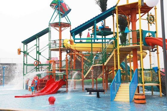 Sich hin- und herbewegender Wasser-Spielplatzgeräte-großes Thema-Hotel-Wasser-Park im Freien