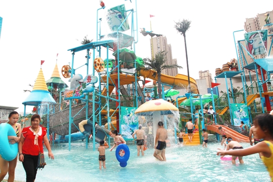 Kommerzielle mittlere Wasser-Haus-Aqua-Spielplatz-Plattform mit Wasserrutschen für Wasser-Haus