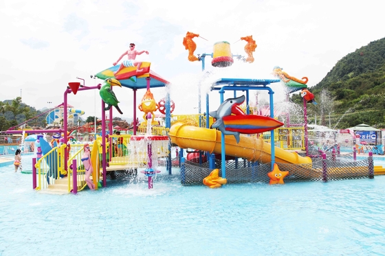 Das Wasser-Spielplatz der Fiberglas-Kinder innerhalb des Wassers parkt mit Wasserpumpe/kundengebundenen Wasserrutschen