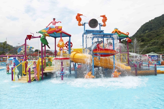 Das Wasser-Spielplatz der Fiberglas-Kinder innerhalb des Wassers parkt mit Wasserpumpe/kundengebundenen Wasserrutschen