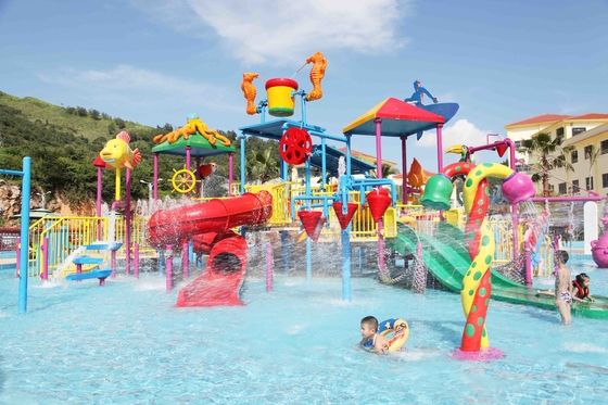 Das Wasser-Spielplatz der Fiberglas-Kinder innerhalb des Wassers parkt mit Wasserpumpe/kundengebundenen Wasserrutschen