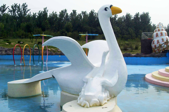 Lustiges Fiberglas-Wasser-Park-Dia mit dem Schwan geformt für Kinderaqua-Spiel