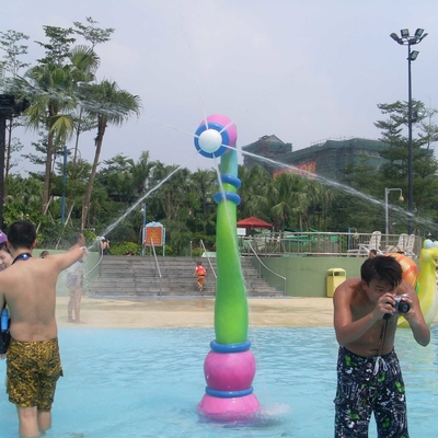 Kundengebundene Größen-Spray-Wasser-Park-Ausrüstungs-Fiberglas-Dusche 2000*H2500 für Familien-Spiel