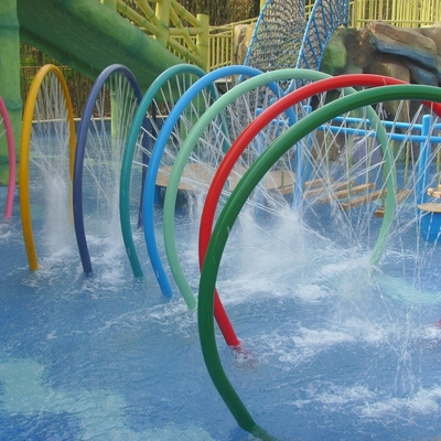Kinderwasser-Spray-Regenbogen-Bogen-Fiberglas-Wasserrutsche für Vergnügungspark