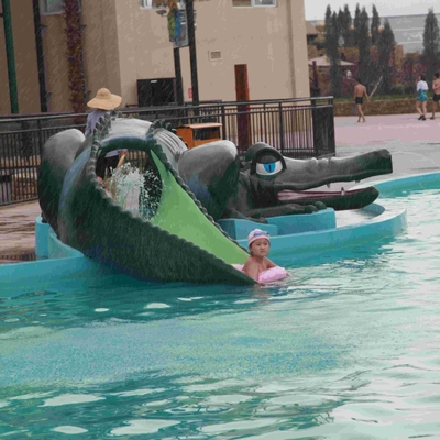 Das Wasser-Pool-Dias der Kinder kleine, Spaß-Wasser-Park-Fiberglas-Krokodil-Dia