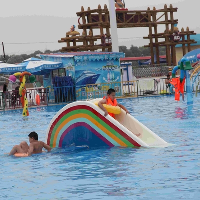 Handelsregenbogen-Brücken-Fiberglas-Wasser-Park-Pool schiebt für Kinder