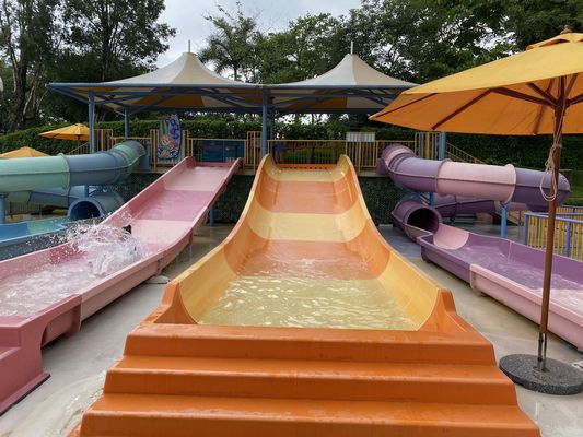 Fiberglas-Wasserrutsche für Kinder mit verzinkter Stahlkonstruktion und anpassbarer Höhe für Spaß im Freibad