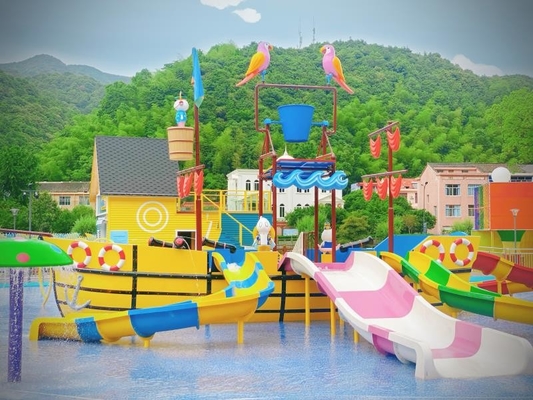 Großes Ferienresort aus Glasfaser Piratenschiffboot mit Rutsche