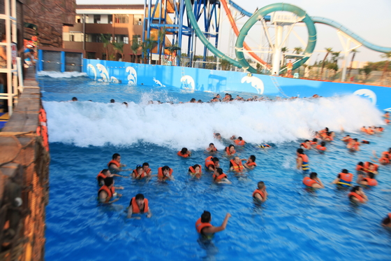 Waterfun Big Surfing Tsunami Ozean Wasser Wellenbad mit Wellen Park Vakuum 3 Meter hoch