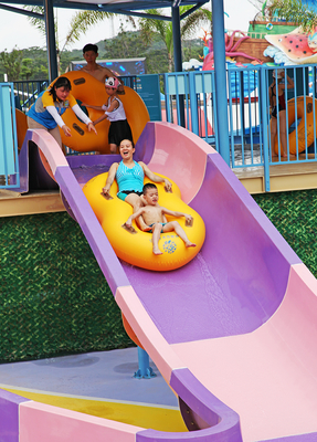 Industrielle Fiberglas-Wasserrutsche-Freizeitpark-Ausrüstung, kundengebundenes Flatform und Länge