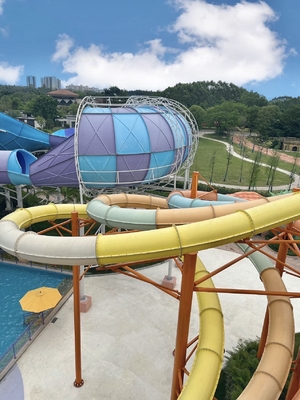 Industrielle Fiberglas-Wasserrutsche-Freizeitpark-Ausrüstung, kundengebundenes Flatform und Länge