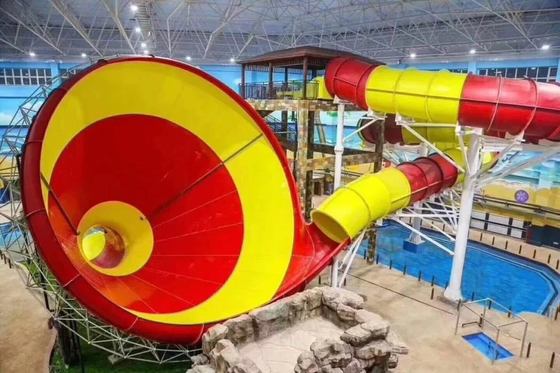 Fiberglas Super Tornado Wasserrutsche HT-31 mit 14,6 m Plattformhöhe und 720 Fahrgästen/Stunde Kapazität