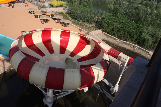 Raum-Schüssel-Wasserrutsche-Spiele, Fiberglas-Pool schiebt 30mx72m Bodenfläche