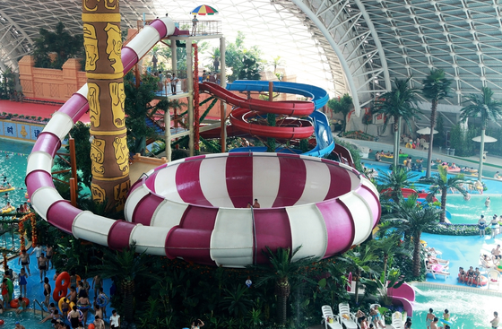 Raum-Schüssel-Wasserrutsche-Spiele, Fiberglas-Pool schiebt 30mx72m Bodenfläche