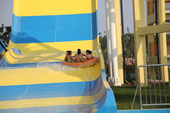 Verbessern Sie Ihren Wasserpark mit langlebigen Wasserrutschen aus Glasfaser für eine spannende Boomerangfahrt