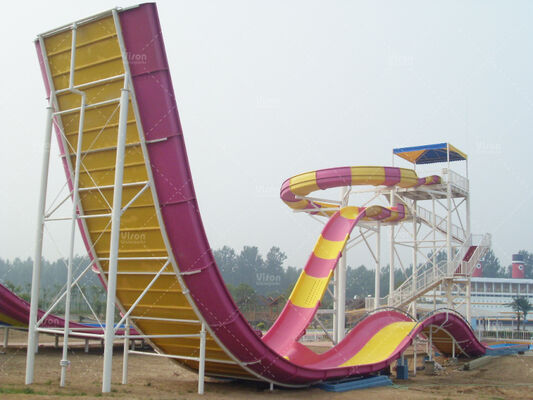 Langlebige Glasfaser-Boomerang-Wasserrutsche mit einer Höhe von 18,75 m und einer Kapazität von 1080 Fahrern pro Stunde für Wasserparks