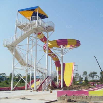 Langlebige Glasfaser-Boomerang-Wasserrutsche mit einer Höhe von 18,75 m und einer Kapazität von 1080 Fahrern pro Stunde für Wasserparks