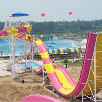 Langlebige Glasfaser-Boomerang-Wasserrutsche mit einer Höhe von 18,75 m und einer Kapazität von 1080 Fahrern pro Stunde für Wasserparks